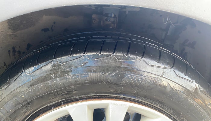 2017 Maruti Ciaz DELTA 1.4 MT PETROL, Petrol, Manual, 77,346 km, Right Front Tyre Tread