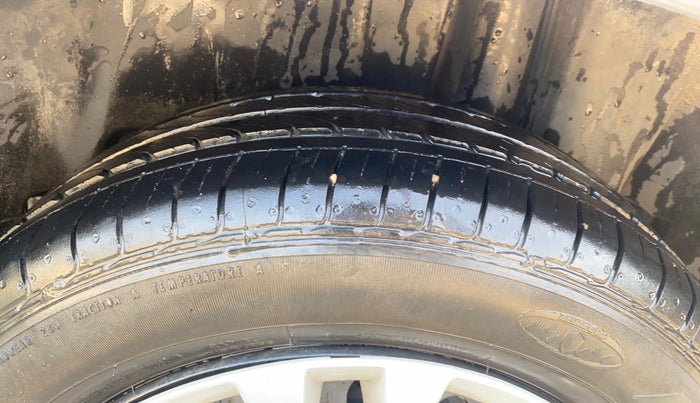 2017 Maruti Ciaz DELTA 1.4 MT PETROL, Petrol, Manual, 77,346 km, Left Rear Tyre Tread