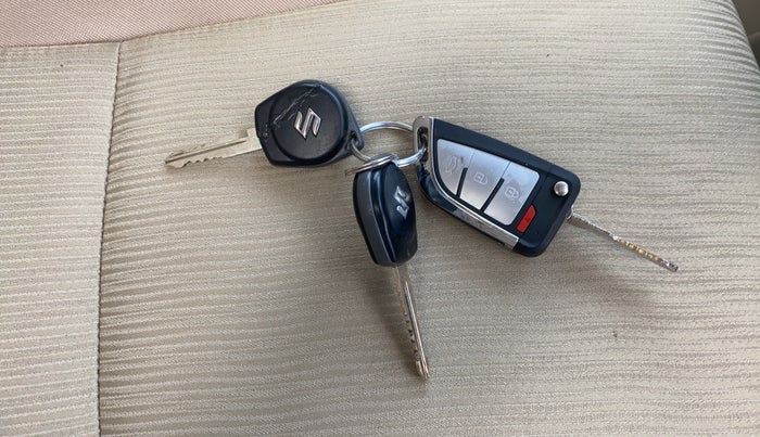 2017 Maruti Ciaz DELTA 1.4 MT PETROL, Petrol, Manual, 77,346 km, Key Close Up