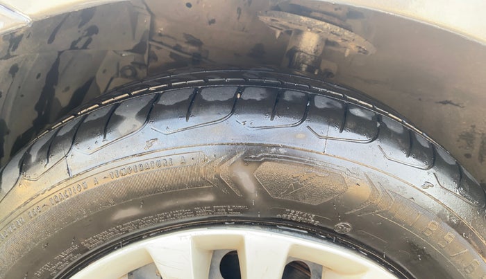 2017 Maruti Ciaz DELTA 1.4 MT PETROL, Petrol, Manual, 77,346 km, Left Front Tyre Tread