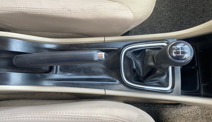 2017 Maruti Ciaz DELTA 1.4 MT PETROL, Petrol, Manual, 77,346 km, Gear Lever