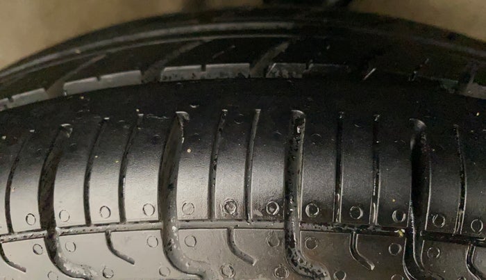 2016 Maruti Alto 800 LXI, Petrol, Manual, 71,063 km, Right Front Tyre Tread
