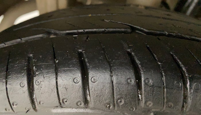2016 Maruti Alto 800 LXI, Petrol, Manual, 71,063 km, Right Rear Tyre Tread