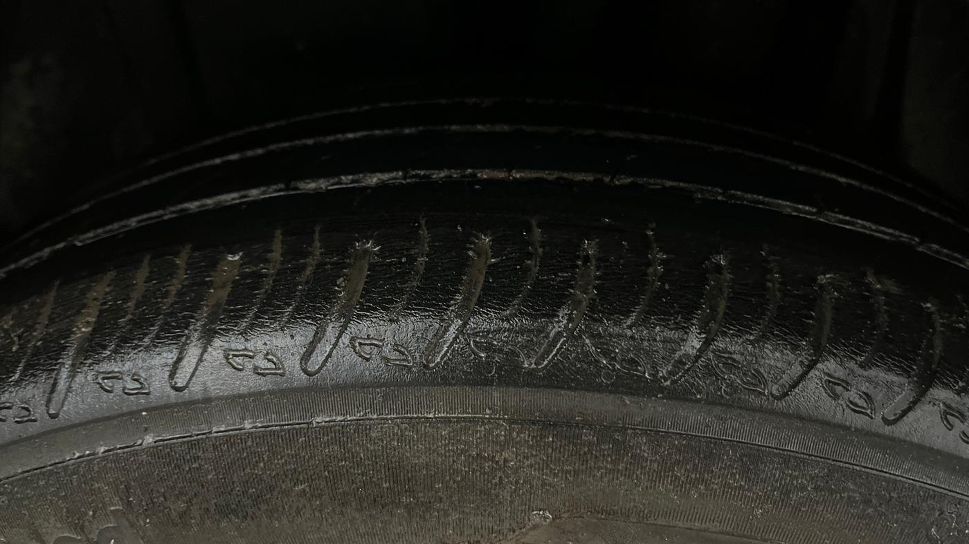 2022 Maruti XL6 ALPHA AT, Petrol, Automatic, 62,732 km, Left Rear Tyre Tread