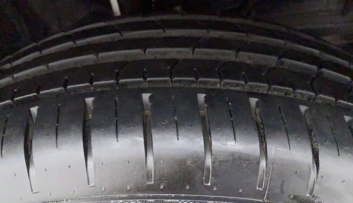 2020 Toyota Glanza G MT PETROL, Petrol, Manual, 490 km, Right Front Tyre Tread