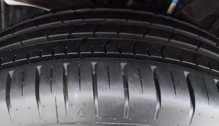 2020 Toyota Glanza G MT PETROL, Petrol, Manual, 490 km, Right Rear Tyre Tread