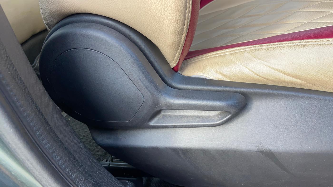 2022 Tata NEXON XM PLUS SUNROOF PETROL, Petrol, Manual, 26,409 km, Driver Side Adjustment Panel