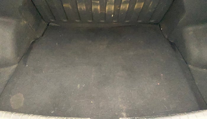 2017 Hyundai Xcent SX 1.2, Petrol, Manual, 90,336 km, Boot Inside