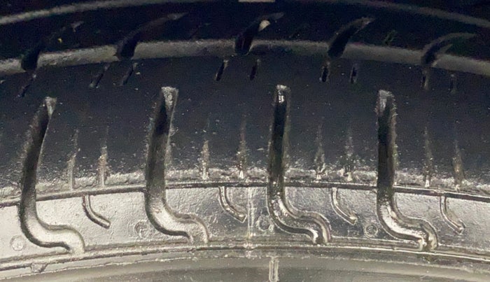 2017 Hyundai Xcent SX 1.2, Petrol, Manual, 90,336 km, Left Front Tyre Tread