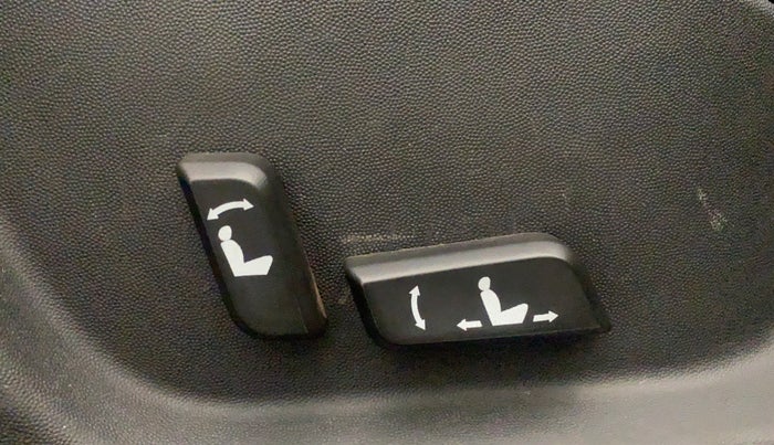 2017 Mahindra XUV500 W10 AT, Diesel, Automatic, 85,889 km, Driver Side Adjustment Panel