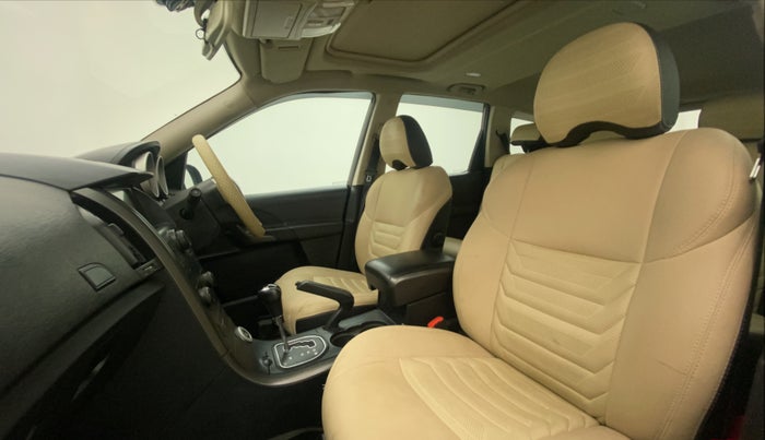2017 Mahindra XUV500 W10 AT, Diesel, Automatic, 85,889 km, Right Side Front Door Cabin