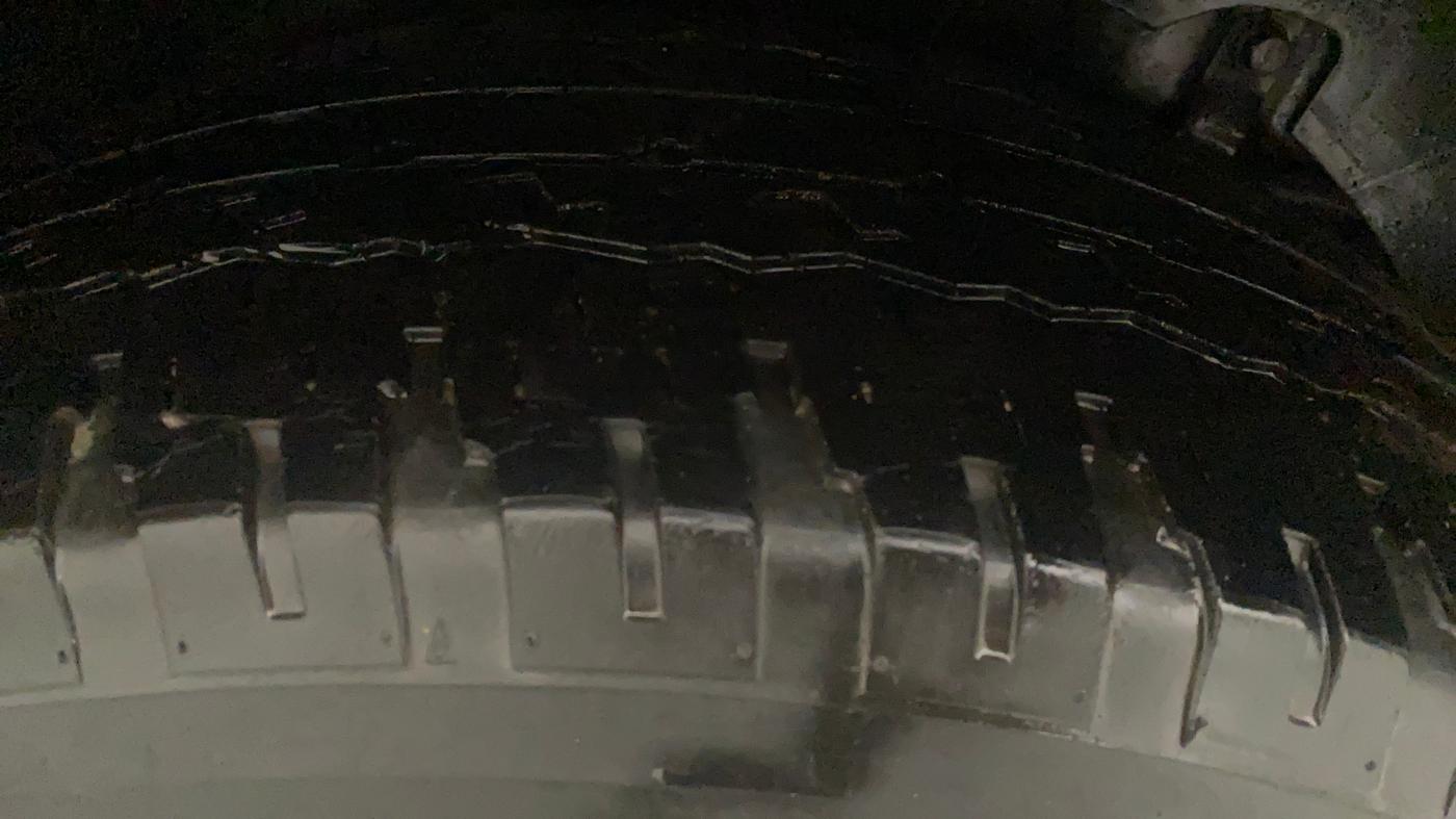 2017 Mahindra XUV500 W10 AT, Diesel, Automatic, 85,889 km, Left Front Tyre Tread