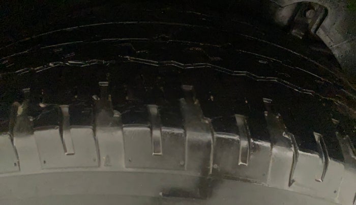 2017 Mahindra XUV500 W10 AT, Diesel, Automatic, 85,889 km, Left Front Tyre Tread