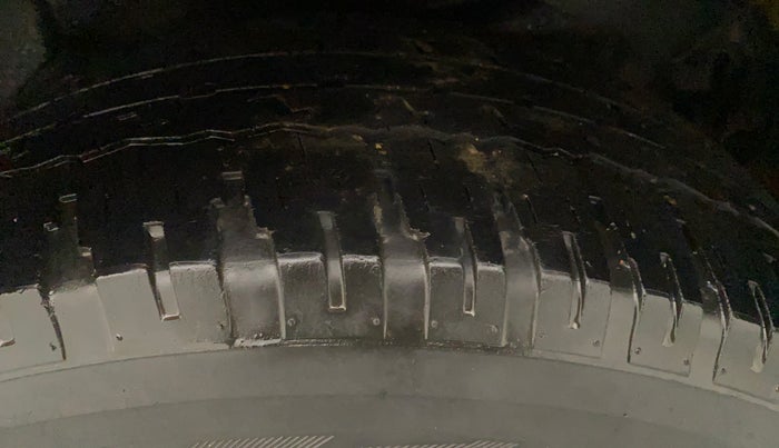 2017 Mahindra XUV500 W10 AT, Diesel, Automatic, 85,889 km, Left Rear Tyre Tread
