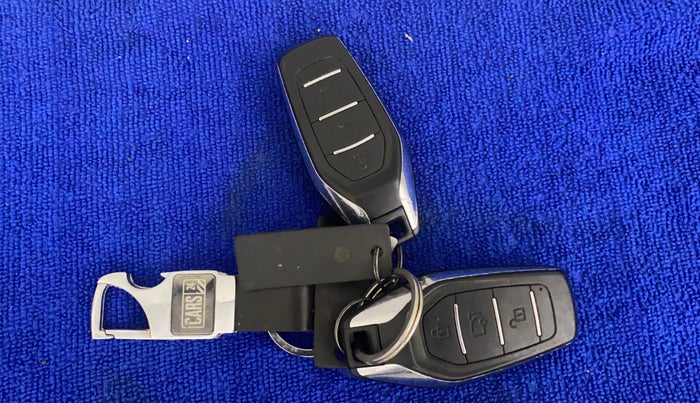 2017 Mahindra XUV500 W10 AT, Diesel, Automatic, 85,889 km, Key Close Up