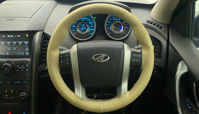 2017 Mahindra XUV500 W10 AT, Diesel, Automatic, 85,889 km, Steering Wheel Close Up