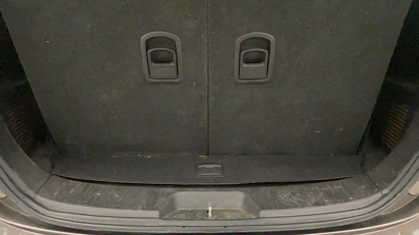 2017 Mahindra XUV500 W10 AT, Diesel, Automatic, 85,889 km, Boot Inside