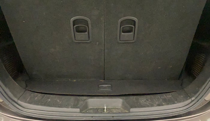 2017 Mahindra XUV500 W10 AT, Diesel, Automatic, 85,889 km, Boot Inside