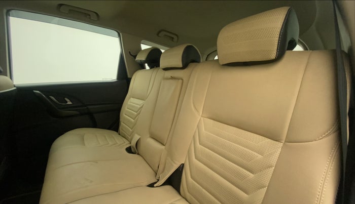 2017 Mahindra XUV500 W10 AT, Diesel, Automatic, 85,889 km, Right Side Rear Door Cabin