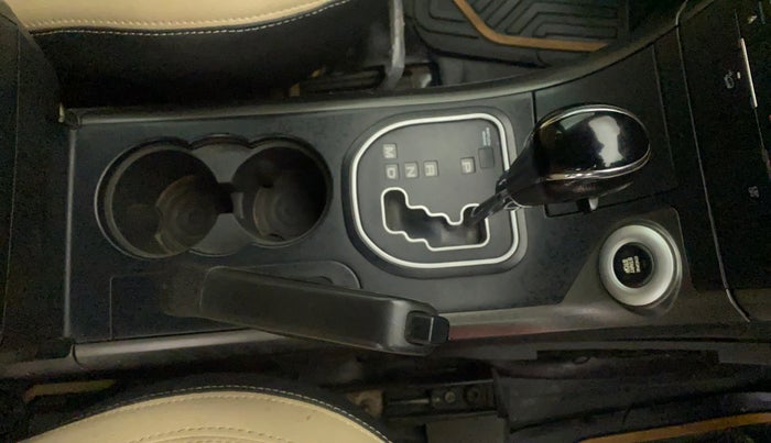 2017 Mahindra XUV500 W10 AT, Diesel, Automatic, 85,889 km, Gear Lever