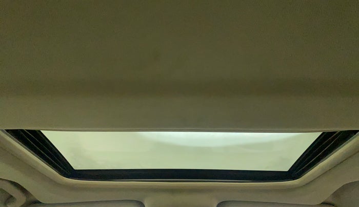 2017 Mahindra XUV500 W10 AT, Diesel, Automatic, 85,889 km, Moonroof/ Sunroof
