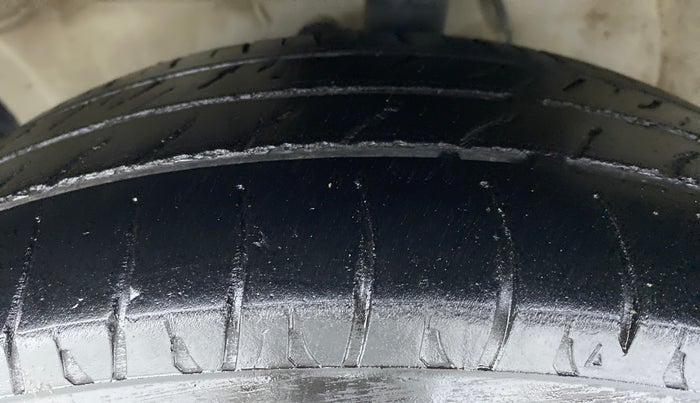 2012 Maruti Ritz VDI, Diesel, Manual, 74,091 km, Left Front Tyre Tread
