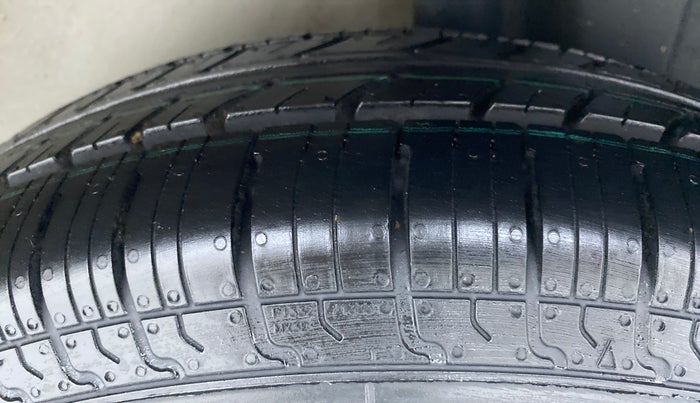 2012 Maruti Ritz VDI, Diesel, Manual, 74,091 km, Left Rear Tyre Tread