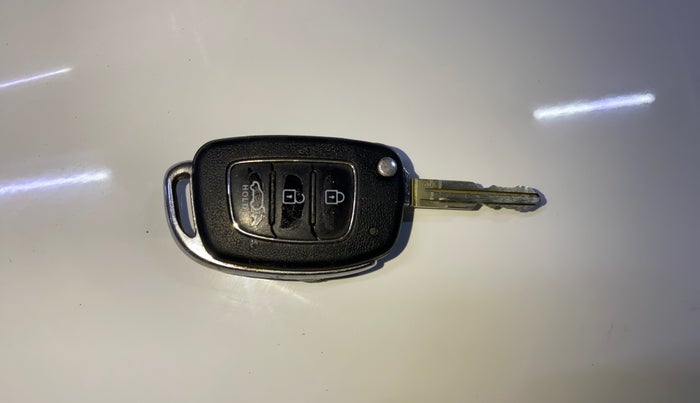 2020 Hyundai VENUE S 1.2, Petrol, Manual, 62,853 km, Key Close Up