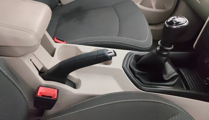 2019 Mahindra XUV300 W6 1.2 PETROL, Petrol, Manual, 91,916 km, Gear Lever