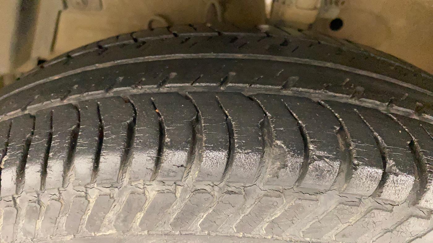 2014 Maruti Swift Dzire VXI AT, Petrol, Automatic, 47,864 km, Left Front Tyre Tread