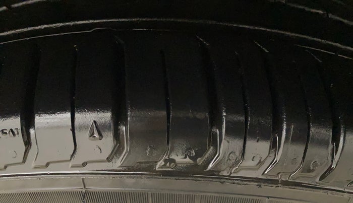 2013 Ford Ecosport TITANIUM 1.5L DIESEL, Diesel, Manual, 1,27,455 km, Right Front Tyre Tread