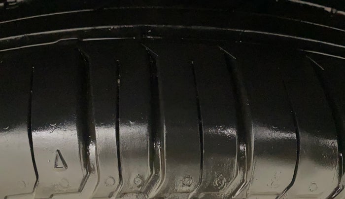 2013 Ford Ecosport TITANIUM 1.5L DIESEL, Diesel, Manual, 1,27,455 km, Left Rear Tyre Tread