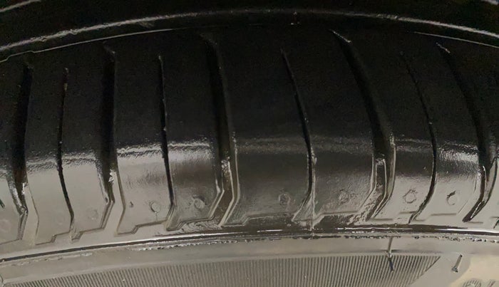 2013 Ford Ecosport TITANIUM 1.5L DIESEL, Diesel, Manual, 1,27,455 km, Left Front Tyre Tread