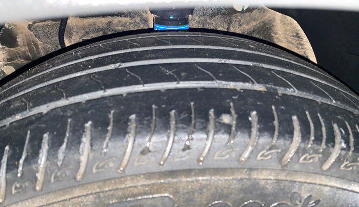 2022 Mahindra XUV300 W8 1.2 PETROL, Petrol, Manual, 41,305 km, Left Front Tyre Tread