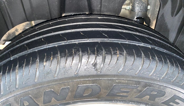 2022 Mahindra XUV300 W8 1.2 PETROL, Petrol, Manual, 41,305 km, Right Rear Tyre Tread