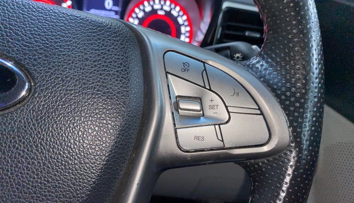 2022 Mahindra XUV300 W8 1.2 PETROL, Petrol, Manual, 41,305 km, Adaptive Cruise Control