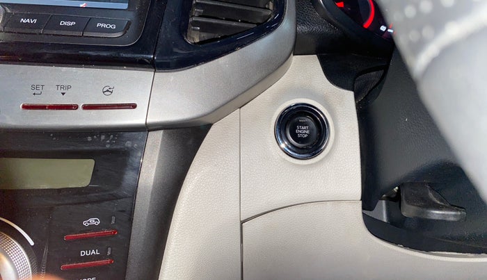 2022 Mahindra XUV300 W8 1.2 PETROL, Petrol, Manual, 41,305 km, Keyless Start/ Stop Button