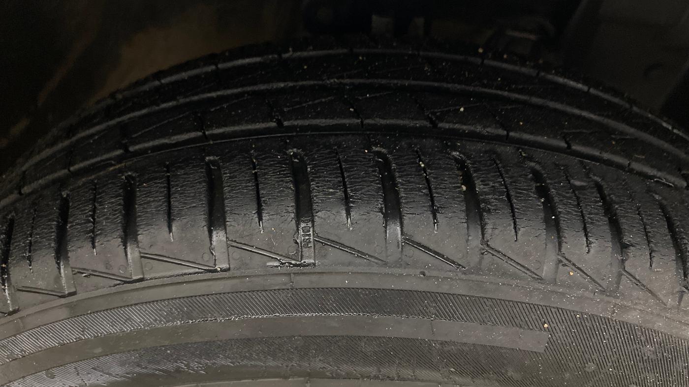 2016 Nissan Micra Active XV SAFETY PACK, Petrol, Manual, 1,09,038 km, Right Front Tyre Tread