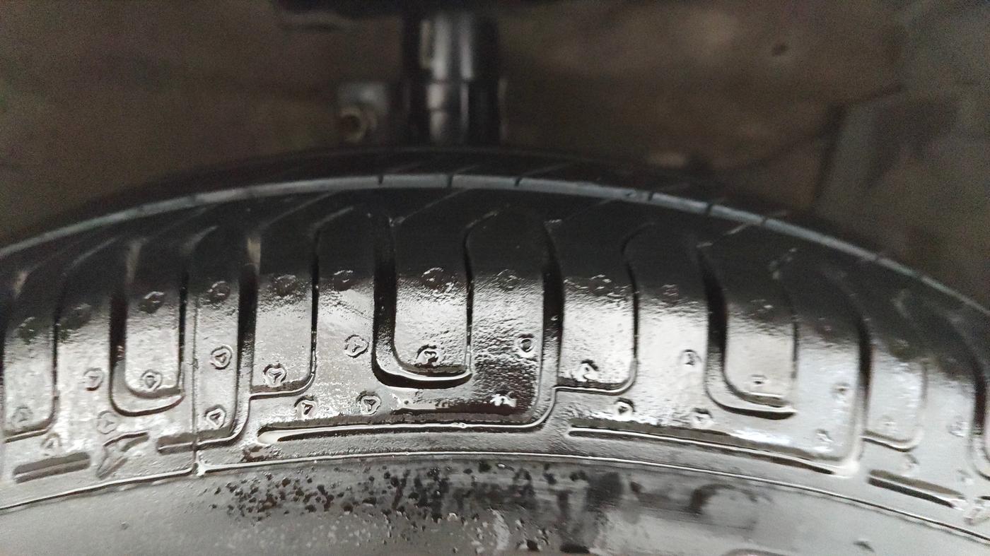 2013 Maruti Swift Dzire VXI AT, Petrol, Automatic, 52,294 km, Right Front Tyre Tread