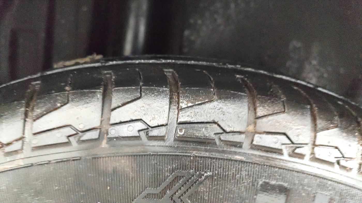 2016 Maruti Swift VXI, Petrol, Manual, 90,211 km, Right Rear Tyre Tread
