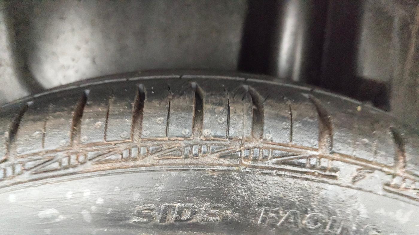 2016 Maruti Swift VXI, Petrol, Manual, 90,211 km, Left Rear Tyre Tread