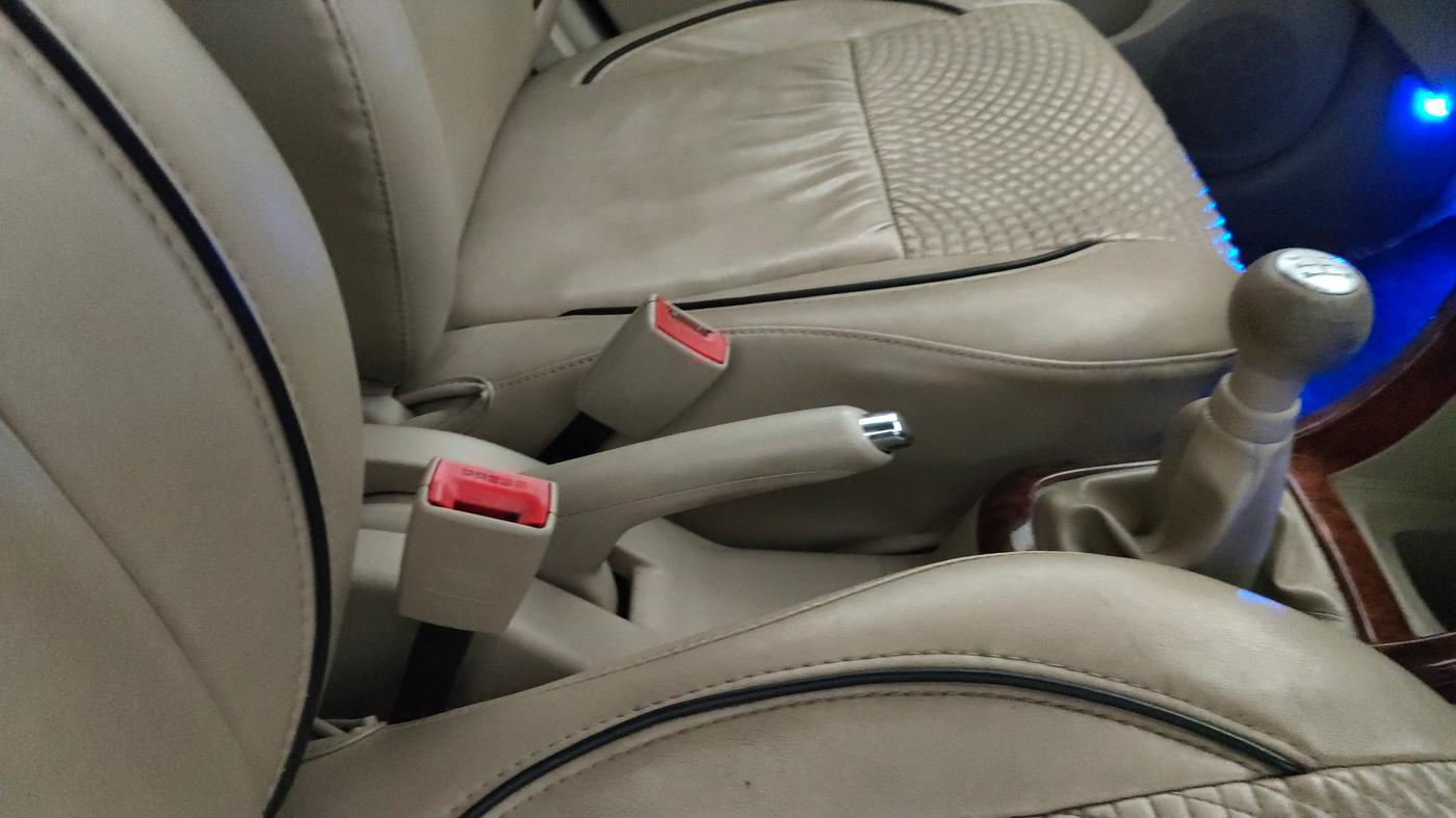 2016 Maruti Swift VXI, Petrol, Manual, 90,211 km, Gear Lever
