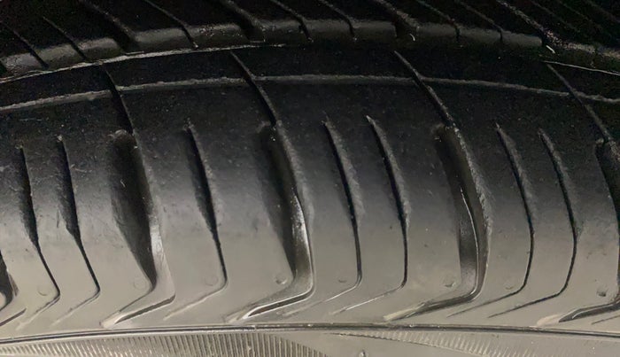 2015 Maruti Ertiga VDI, Diesel, Manual, 96,863 km, Right Front Tyre Tread