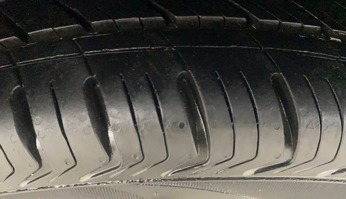 2015 Maruti Ertiga VDI, Diesel, Manual, 96,863 km, Right Rear Tyre Tread
