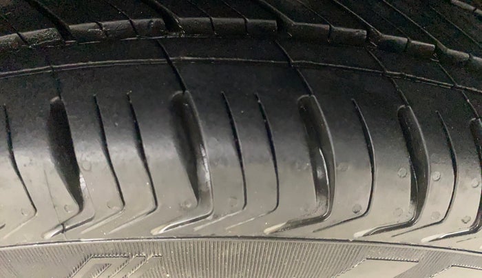 2015 Maruti Ertiga VDI, Diesel, Manual, 96,863 km, Left Rear Tyre Tread
