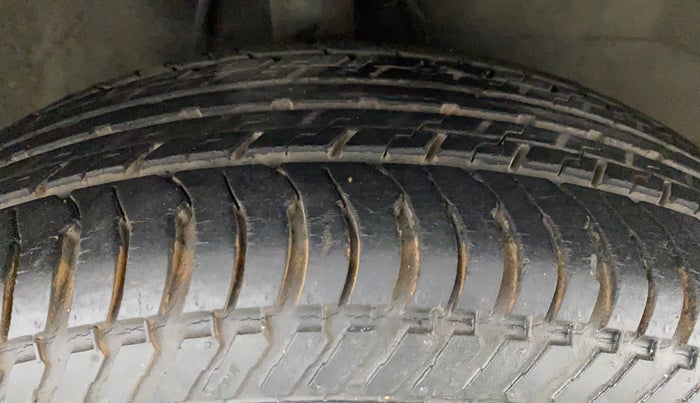 2011 Maruti Ritz ZXI, Petrol, Manual, 69,560 km, Right Front Tyre Tread