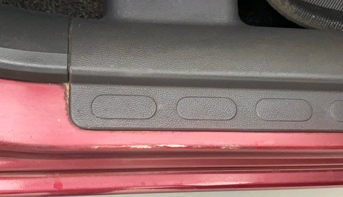 2011 Maruti Ritz ZXI, Petrol, Manual, 69,560 km, Right running board - Minor scratches