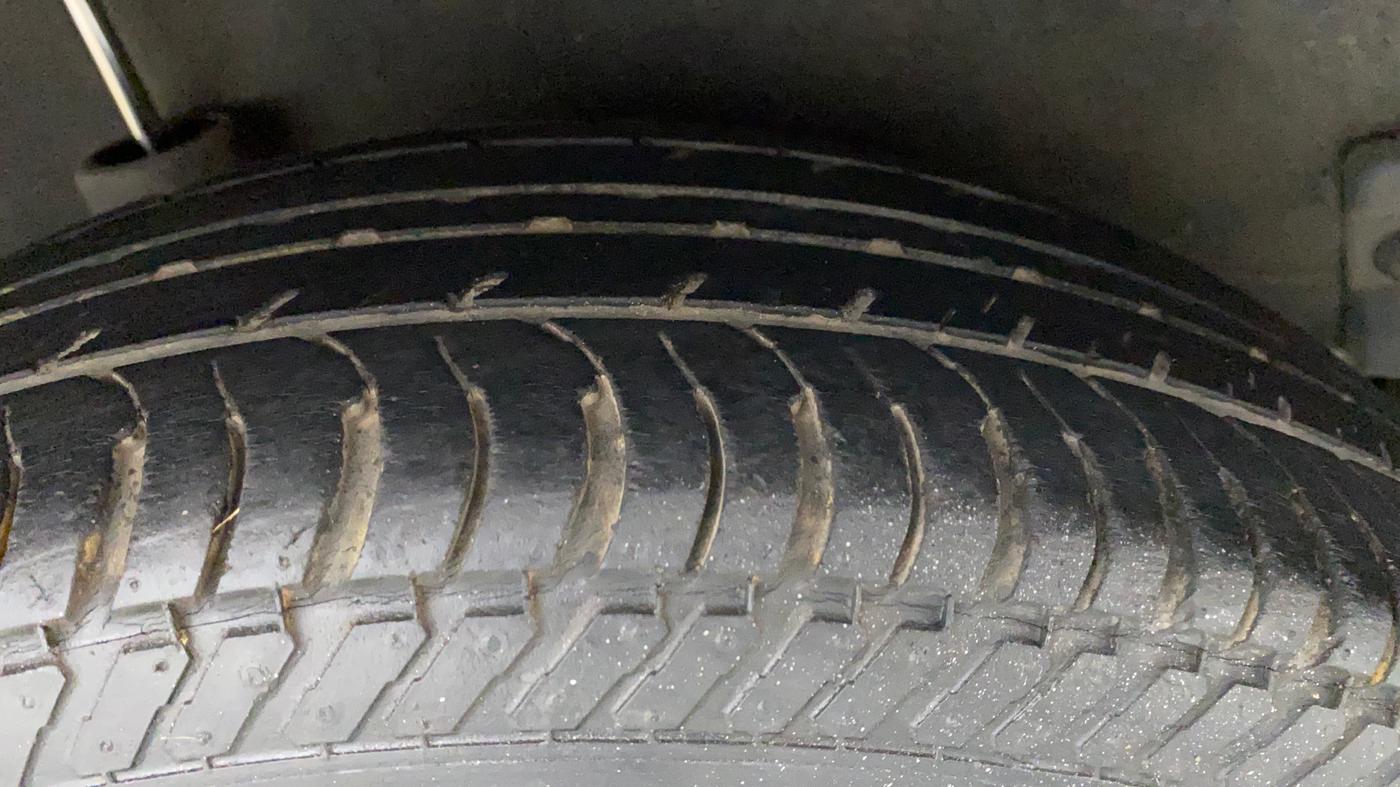2011 Maruti Ritz ZXI, Petrol, Manual, 69,560 km, Right Rear Tyre Tread