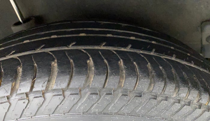 2011 Maruti Ritz ZXI, Petrol, Manual, 69,560 km, Right Rear Tyre Tread