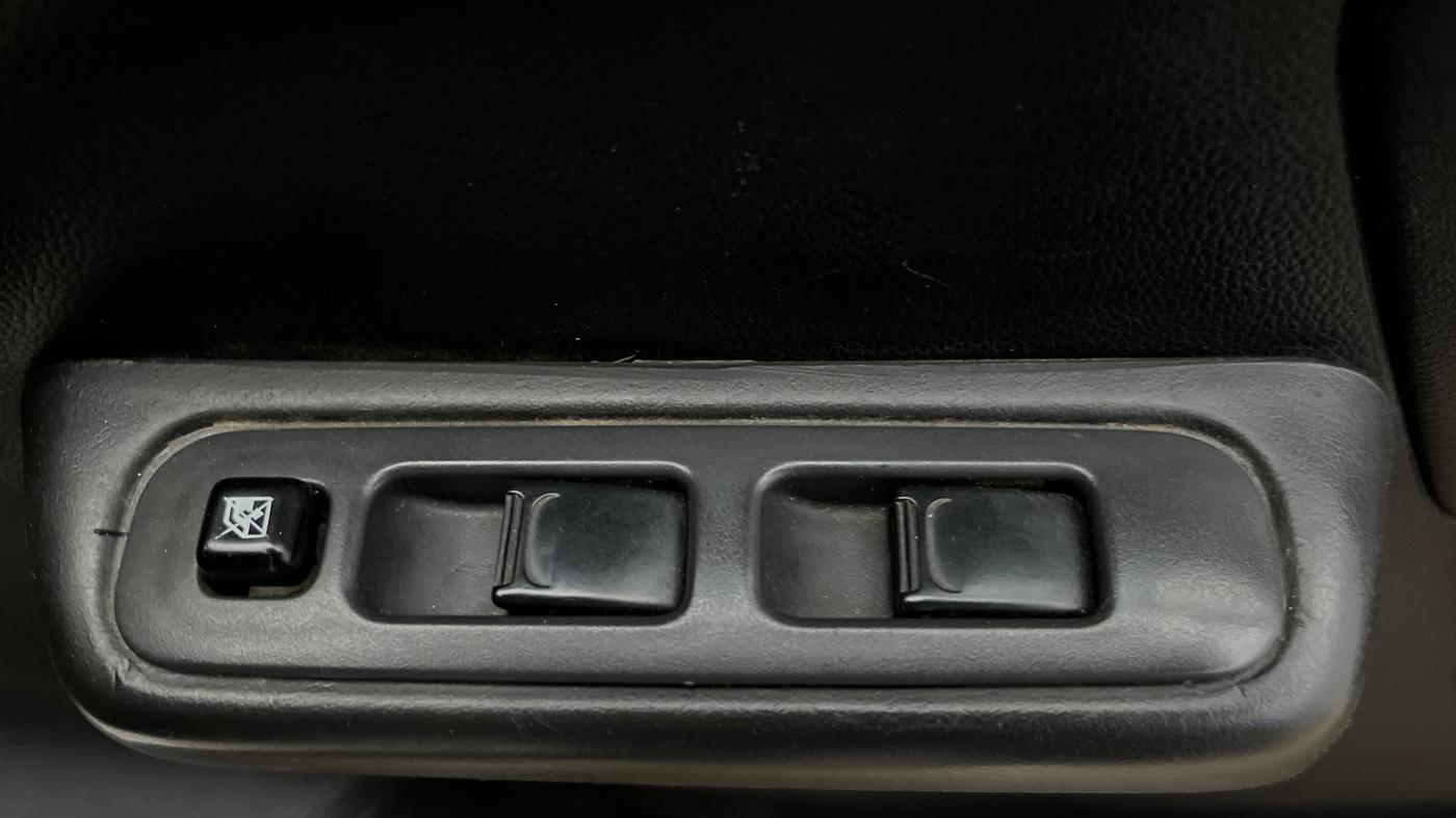 2019 Maruti Swift LDI, Diesel, Manual, 74,366 km, Driver Side Door Panels Control